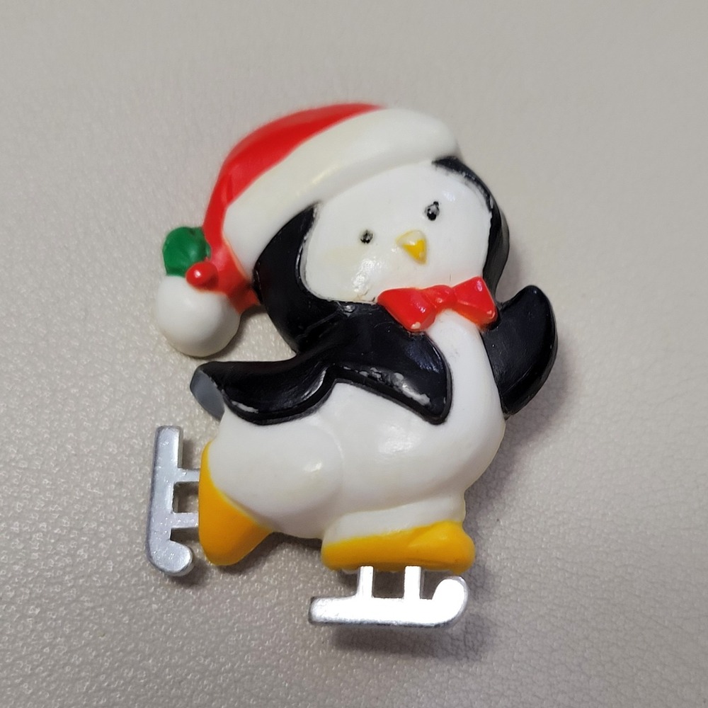 Vintage HALLMARK Signed 1983 Skating Penguin Christmas Holiday Ice Skates Brooch